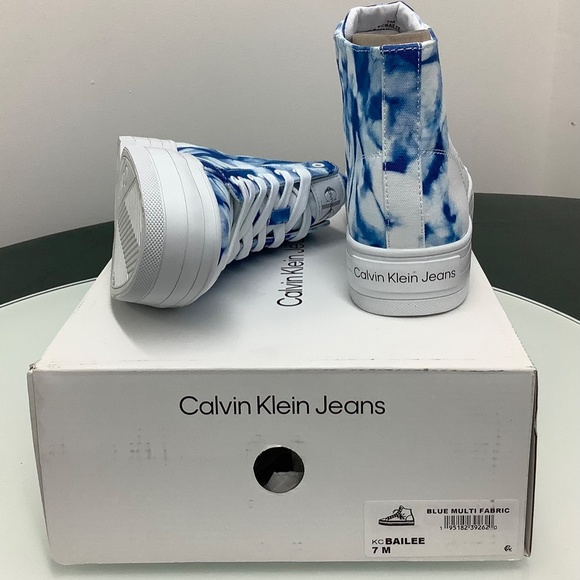 Calvin Klein - Picture 2 of 4